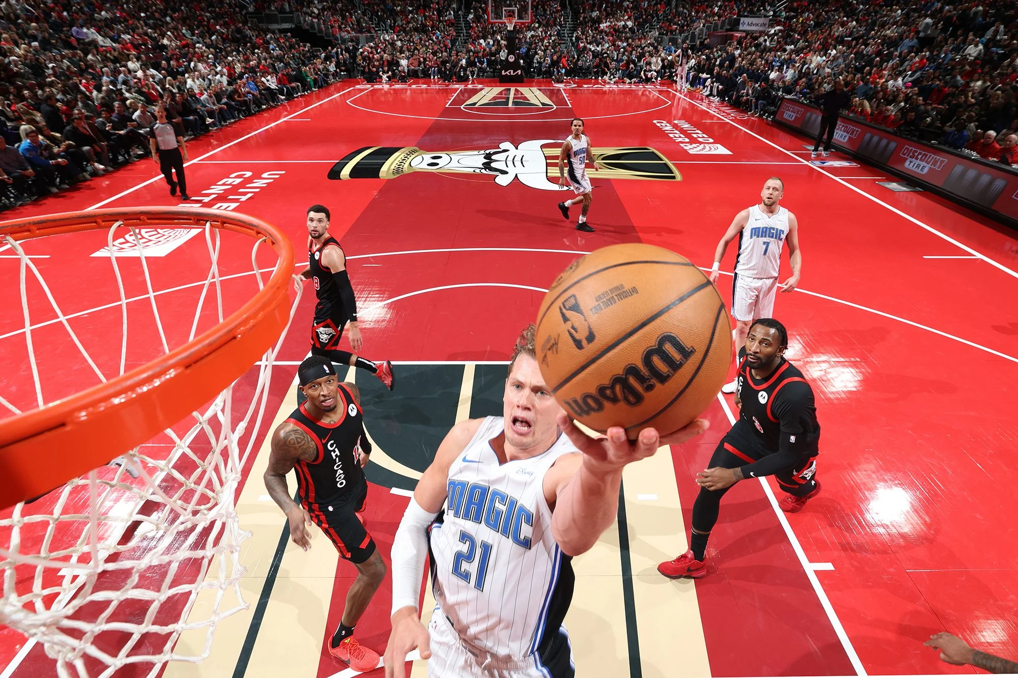 NBA比赛现场全景画面